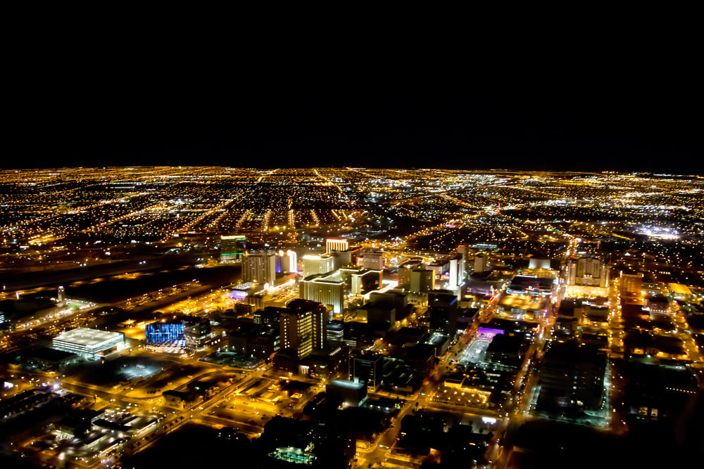 Das Bild zeigt Las Vegas bei Nacht.